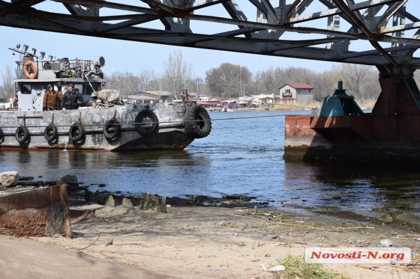 В Николаеве завершен первый этап ремонта понтонного моста 