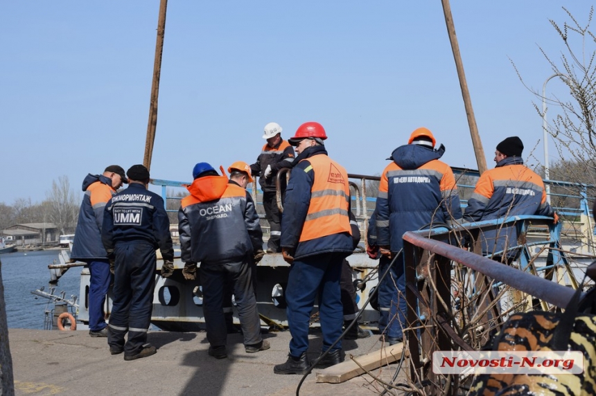 В Николаеве завершен первый этап ремонта понтонного моста 