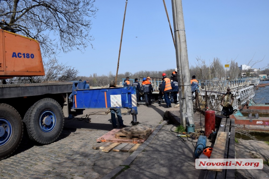 В Николаеве завершен первый этап ремонта понтонного моста 