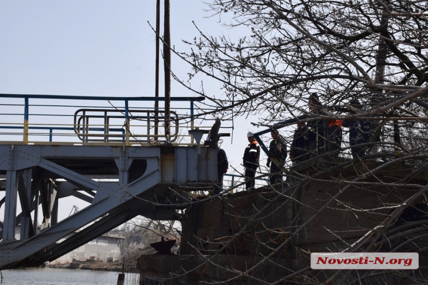 В Николаеве завершен первый этап ремонта понтонного моста 