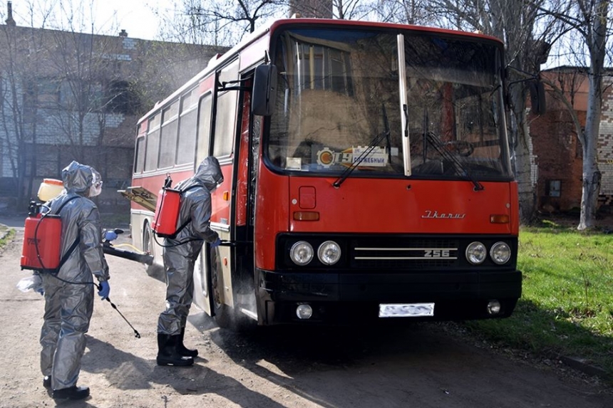 Николаевские спасатели показали, как дезинфицировали приехавший из Киева пассажирский автобус. ФОТО