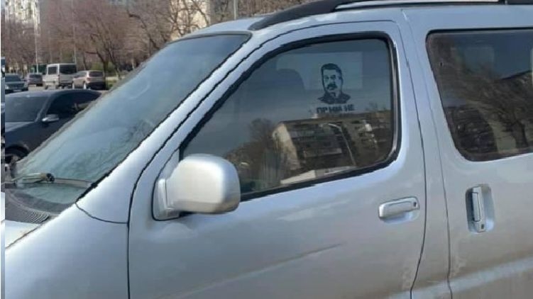 В Одессе произошла массовая драка из-за наклейки со Сталиным на авто