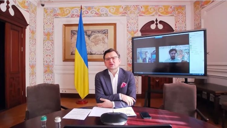 В МИД призвали украинцев за границей оставаться там и далее