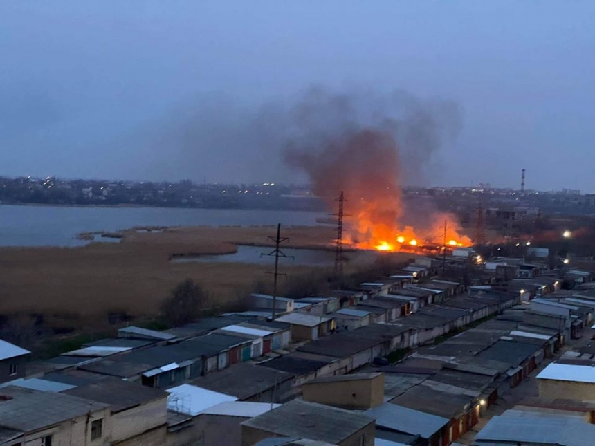 Пожары на Темводе и Аляудах: в Николаеве из-за поджогов выгорело 6га камыша