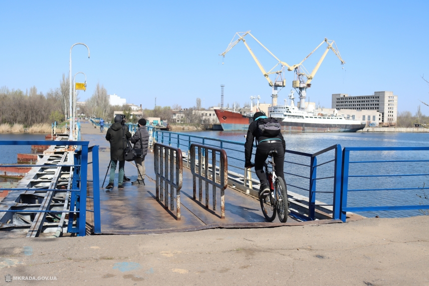 В Николаеве открыли для пешеходов понтонный мост