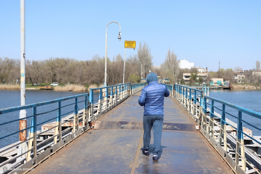 В Николаеве открыли для пешеходов понтонный мост