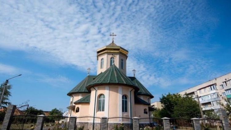 На Закарпатье женщина с коронавирусом два дня пела в церковном хоре и заразила 19 человек