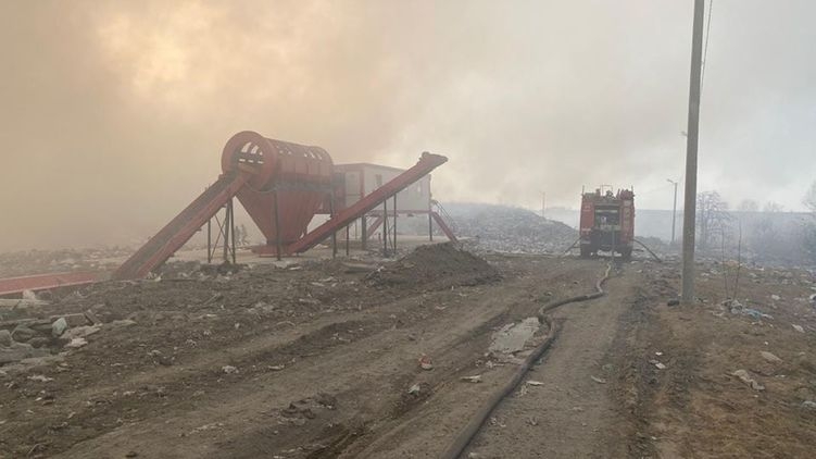 Под Львовом десятки спасателей потушат Новояворовскую свалку