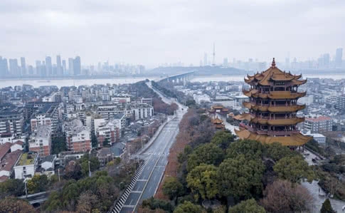 Китай снял запрет на выезд из города Ухань
