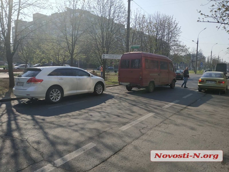 В центре Николаева столкнулись «Хонда» и «Мерседес»