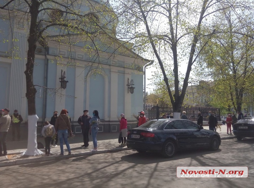 В собор на Лягина в Николаеве пришло более сотни верующих