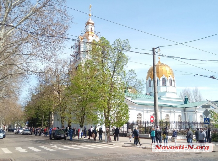 В собор на Лягина в Николаеве пришло более сотни верующих