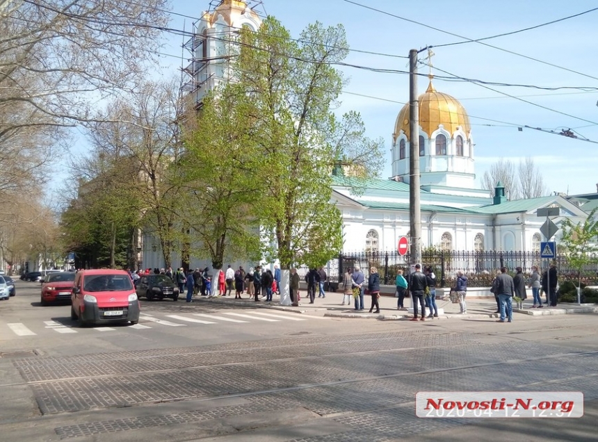 В собор на Лягина в Николаеве пришло более сотни верующих