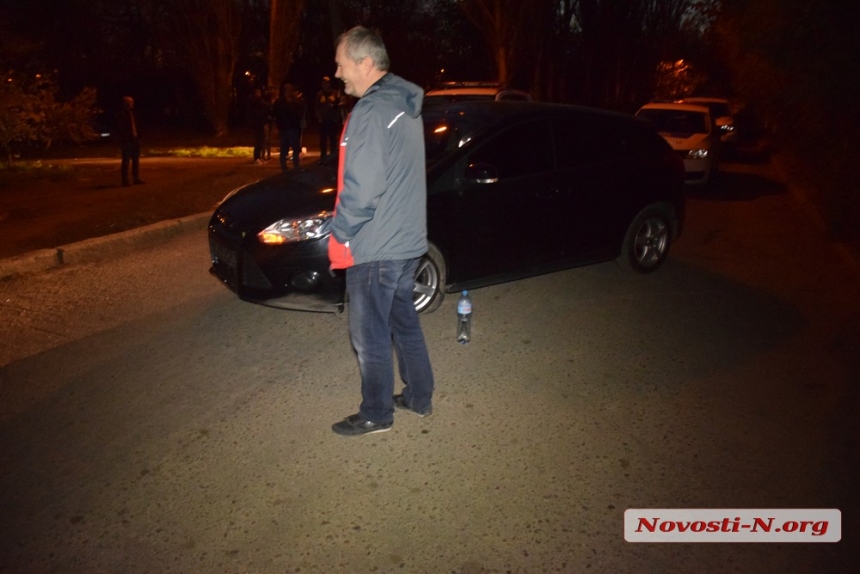 В Николаеве пьяный водитель на «Форде» врезался в бордюр, после чего подрался со свидетелями ДТП