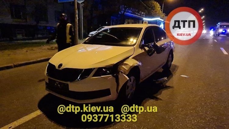 В Киеве автомобиль МВД насмерть сбил пешехода, перебегавшего дорогу