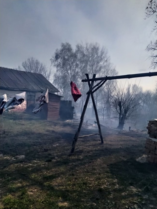 На Черниговщине горит арт-хутор Обирки: жители просят помощи. Видео
