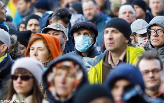 43% украинцев считают неуспешными действия властей по противодействию коронавирусу - опрос