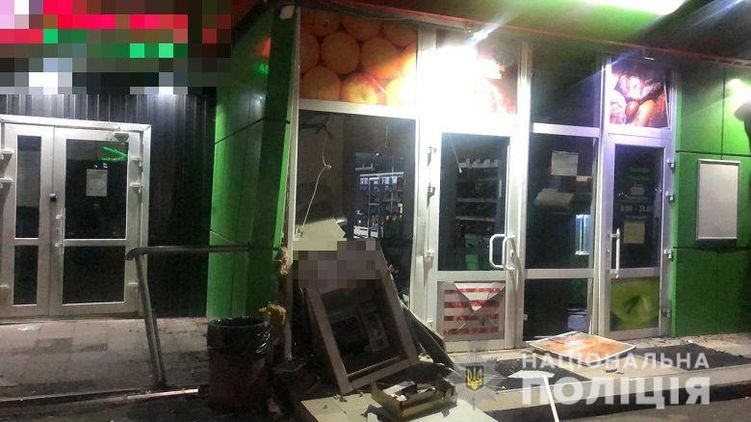 В Киеве грабители закрасили камеры и взорвали банкомат, забрав кассеты с деньгами