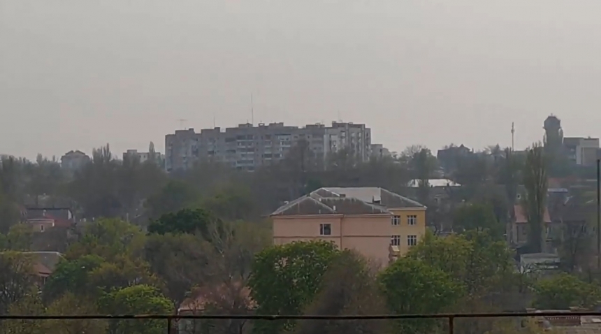Николаевцы выкладывают в соцсетях видео с белой дымкой над городом