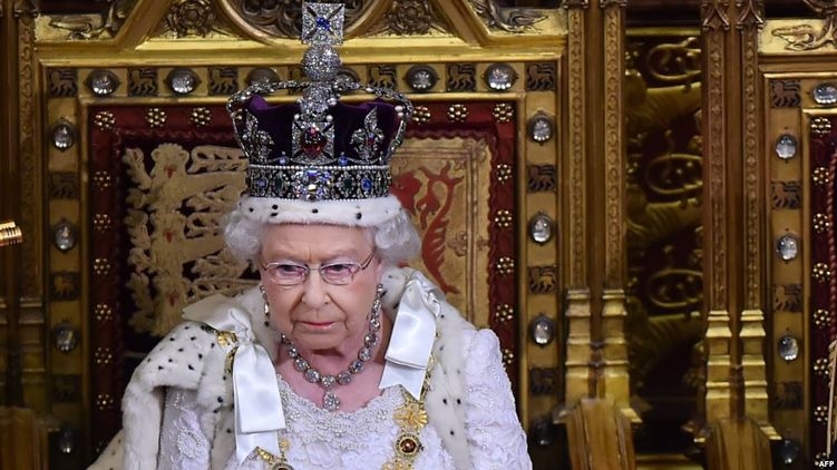 В Британии из-за коронавируса отменили салюты в честь дня рождения Елизаветы II
