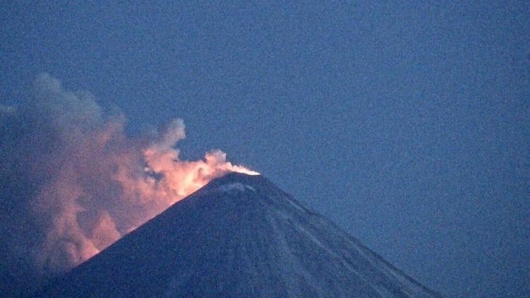 На Камчатке началось извержение вулкана. Фото