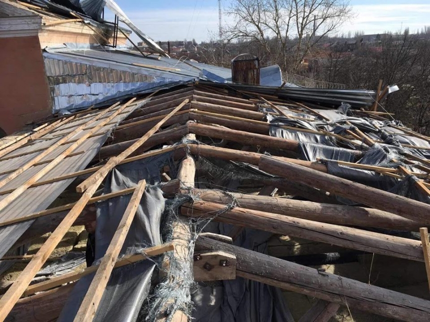 В Николаеве начали ремонт крыши ДК «Корабельный», которую сорвало ветром
