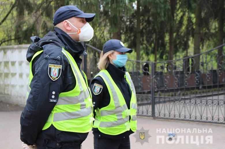 В поминальные дни полиция будет патрулировать кладбища