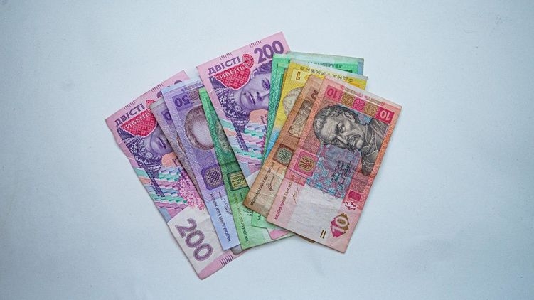 Со вторника в Украине уже нельзя делать анонимные денежные переводы свыше 5 000 гривен