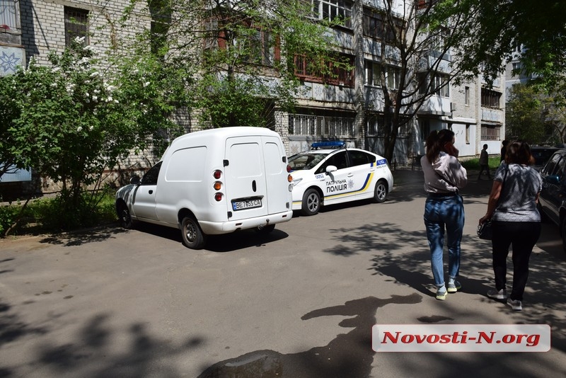 Пожар на 1 мая: в Николаеве из горящей квартиры вынесли женщину без сознания