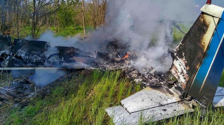 В Днепре рухнул самолет, погибли два человека