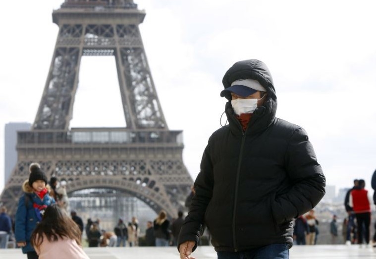 Франция продлила режим чрезвычайной ситуации из-за коронавируса до 24 июля