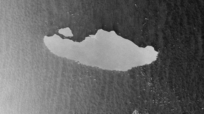 Самый большой в мире айсберг раскололся