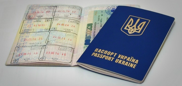 Украинцы начали получать польские рабочие визы
