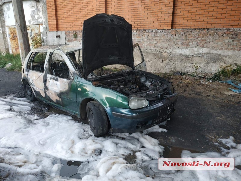 В Николаеве взорвался автомобиль «Фольксваген». Видео