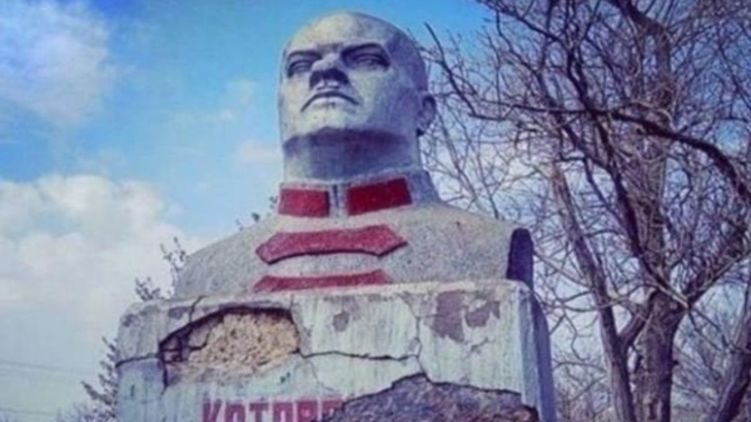 Под Одессой демонтировали памятник Котовскому