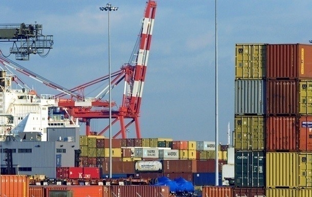 Экспорт из Украины падает в четыре раза медленнее импорта