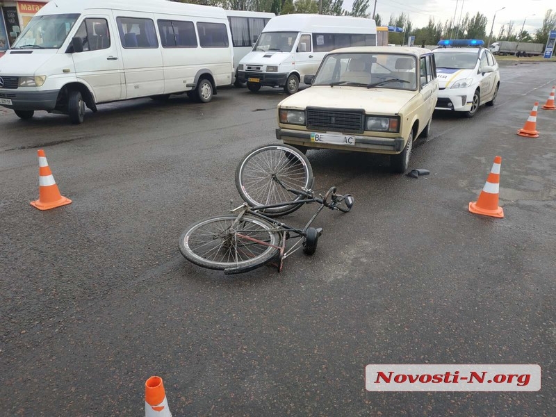На въезде в Николаев автомобиль сбил велосипедиста