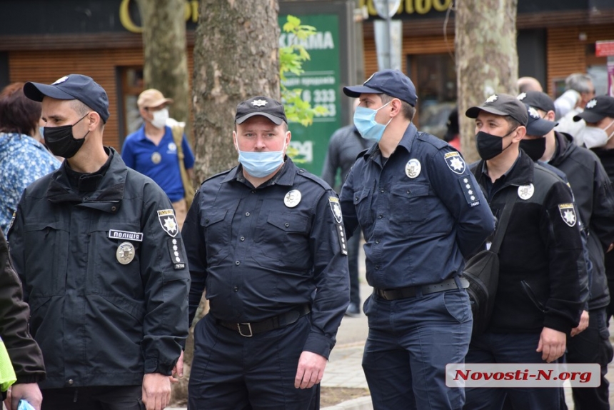 Полиция сообщила об уголовном деле и 9 админпротоколах, составленных на украинцев в День Победы