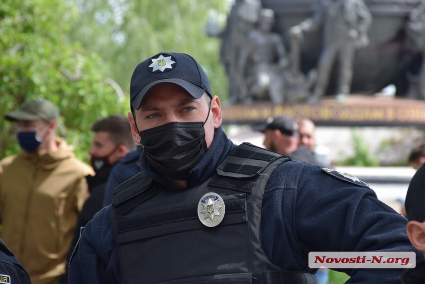 На двоих николаевцев полиция составила админпротоколы за ношение георгиевской ленты