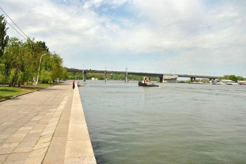 В Николаеве понтонный мост через реку Ингул закрепили якорями
