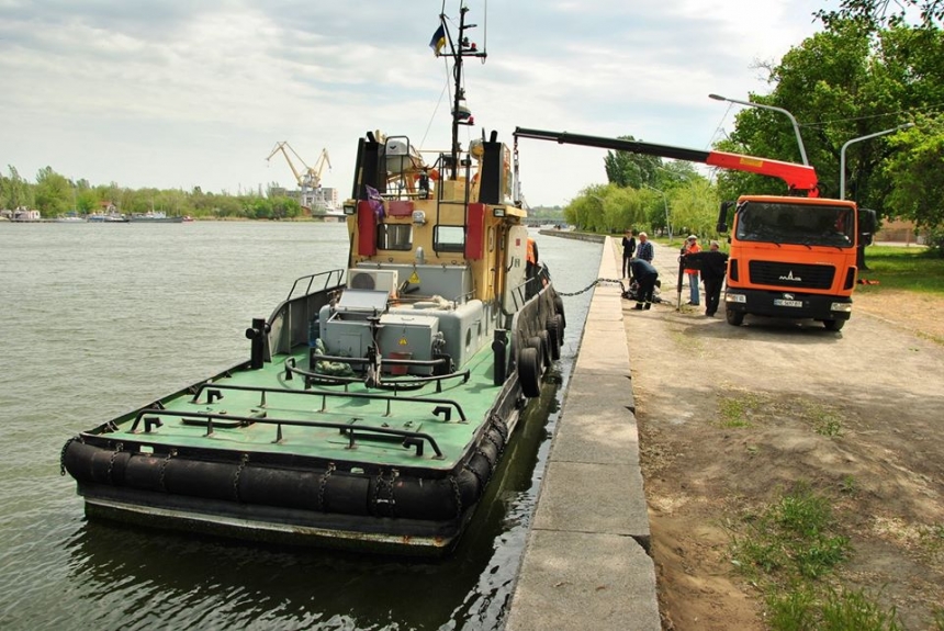 В Николаеве понтонный мост через реку Ингул закрепили якорями