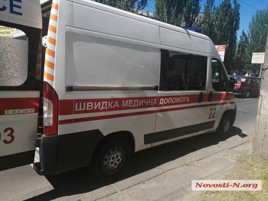 В Николаеве после столкновения с «Тойотой» автомобиль «Чери» вылетел на тротуар