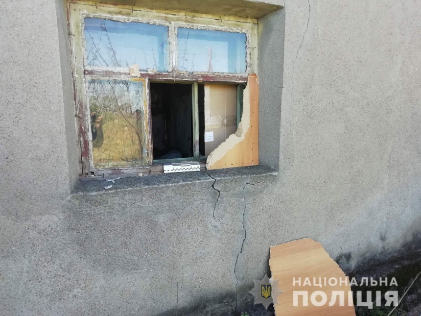 На Николаевщине мужчина ночью пробрался в дом к бабушке, избил и ограбил ее