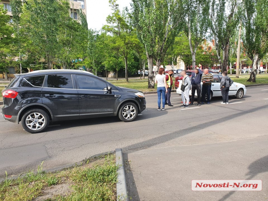В центре Николаева столкнулись «Форд» и «ЗАЗ»
