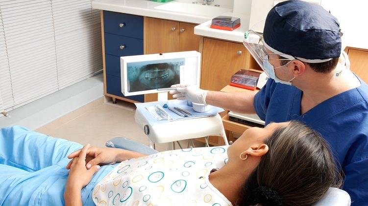 В Минздраве объяснили условия работы стоматологических клиник на карантине