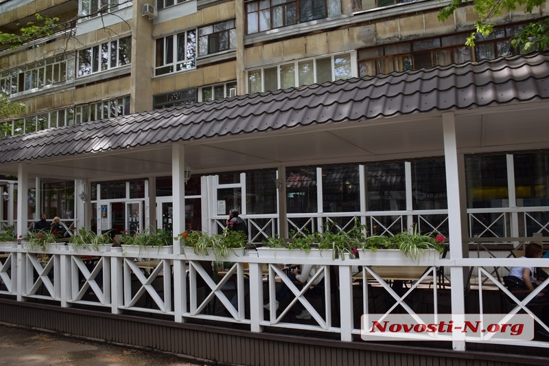 В Украине благодаря ослаблению карантина массово открываются рестораны и кафе