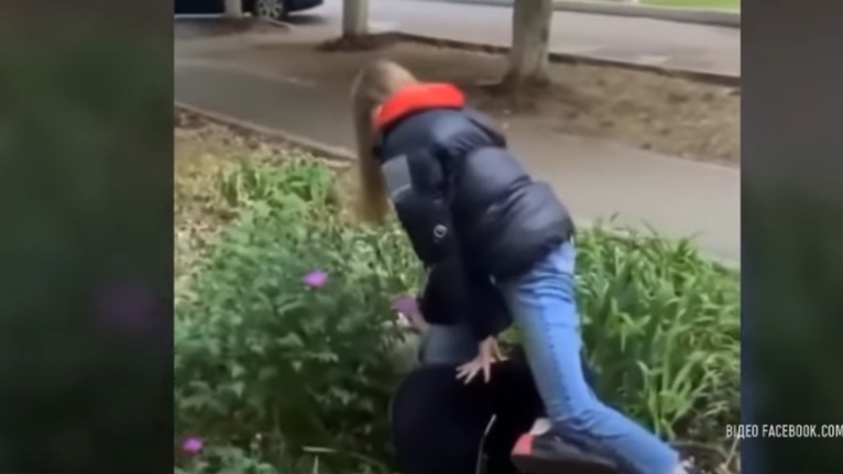 Под Одессой подростки сняли на видео, как избивали 11-летнюю девочку с психическим расстройством