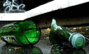Жителя Херсонской области из-за долга в 30 грн зверски избили и зарезали разбитой бутылкой