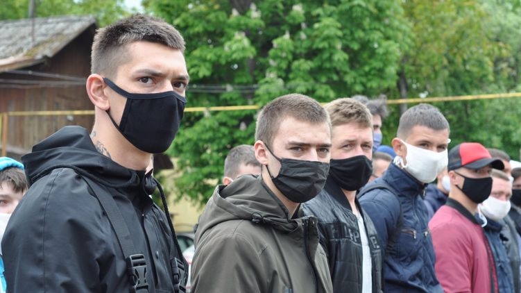 В Черновцах, несмотря на карантин, начался призыв в армию