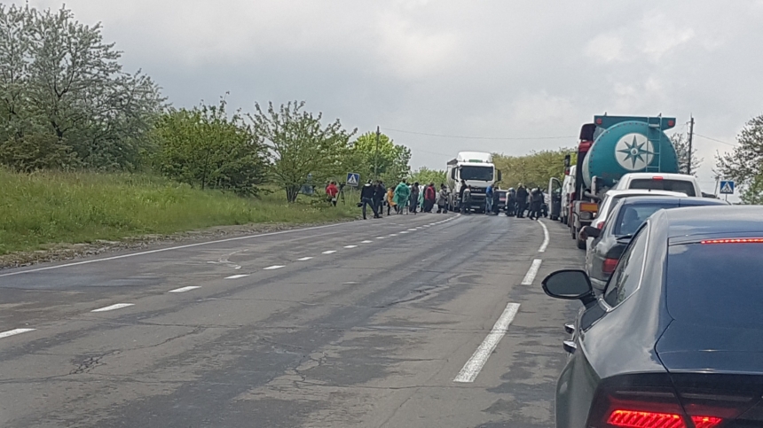 Митингующие разблокировали трассу на Одессу